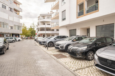 Commercial space in the center of Queijas, Property for sale in EVW-047C8S