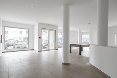 Commercial space in the center of Queijas, Property for sale in EVW-047C8S