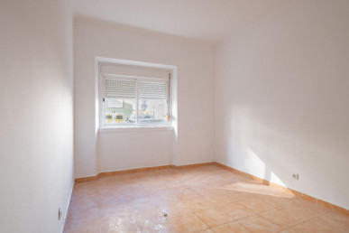 3-bedroom with garage and yard in Seixal, Property for sale in EVW-046VH6