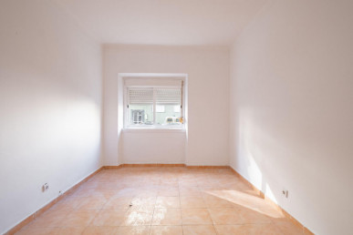 3-bedroom with garage and yard in Seixal, Property for sale in EVW-046VH6