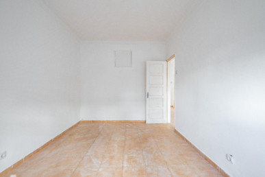 3-bedroom with garage and yard in Seixal, Property for sale in EVW-046VH6