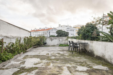 3-bedroom with garage and yard in Seixal, Property for sale in EVW-046VH6