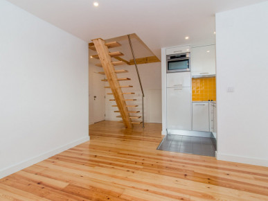 Renovated 2+1 Bedroom Duplex with River View in the Heart of Alfama, Property for sale in EVW-047242