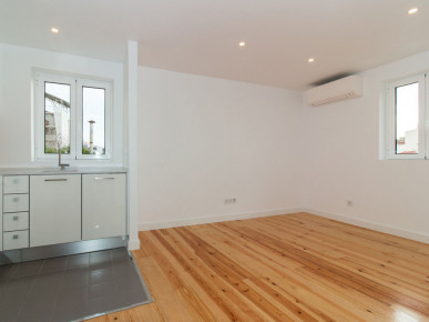 Renovated 2+1 Bedroom Duplex with River View in the Heart of Alfama, Property for sale in EVW-047242