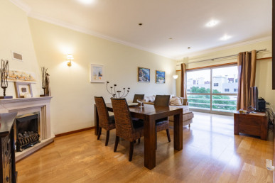 Two bedroom apartment with garage in Paço de Arcos, Property for sale in EVW-046RVC