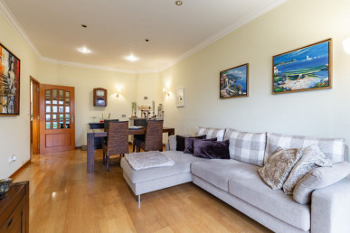 Two bedroom apartment with garage in Paço de Arcos, Property for sale in EVW-046RVC