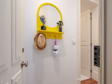 Renovated 2 bedroom apartment with two terraces in Campolide, Property for sale in EVW-047BV9