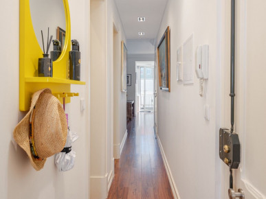 Renovated 2 bedroom apartment with two terraces in Campolide, Property for sale in EVW-047BV9