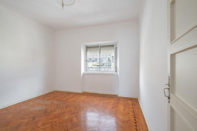 T3 Duplex with attic utilization, Property for sale in EVW-046VHZ