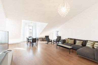 Spacious 2-bedroom with river view in Santos Design District, Property for sale in Misericórdia, Lisbon, EVW-046U5L