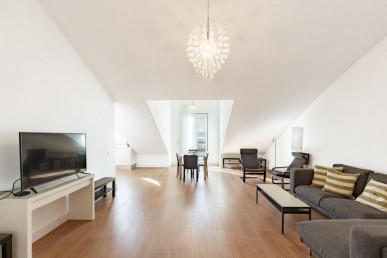Spacious 2-bedroom with river view in Santos Design District, Property for sale in Misericórdia, Lisbon, EVW-046U5L