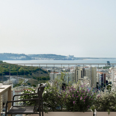 New 3-bedroom with balcony and views of Monsanto, Property for sale in EVW-047BHX