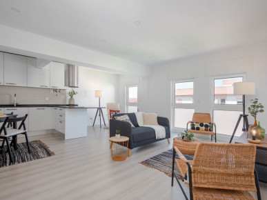 Renovated T3 near Colombo Shopping Center, Property for sale in EVW-0478A8