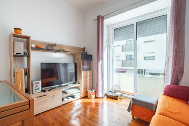 2-Bedroom apartment in Queluz, Property for sale in EVW-046XNC