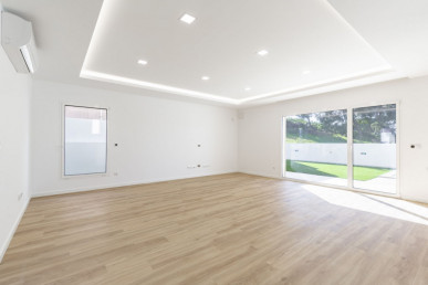 4-Bedr. Exclusive Villa in Charneca de Caparica, Property for sale in EVW-0476BZ