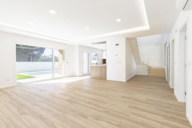 4-Bedr. Exclusive Villa in Charneca de Caparica, Property for sale in EVW-0476BZ