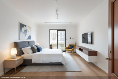 Two-bedroom Apartment in a House for Renovation in Paço de Arcos, Property for sale in EVW-0472GV