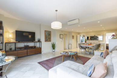 Excellent 3-bedroom in Prestigious Condominium, Property for sale in EVW-0471BH