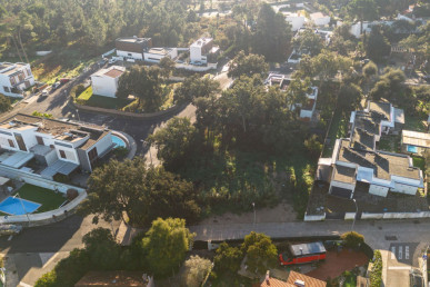 Land for Sale in Sesimbra – 260m² with Approved Housing Project, Property for sale in EVW-02Y4PH