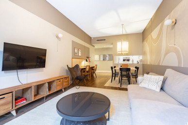Fantastic 2 bedroom flat with private terrace in Chiado, Property for sale in EVW-02XRY9