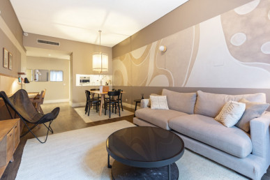 Fantastic 2 bedroom flat with private terrace in Chiado, Property for sale in EVW-02XRY9