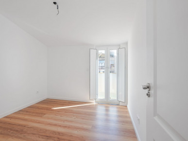 Rebuilt building for investment in Belém, Property for sale in EVW-02MXOW