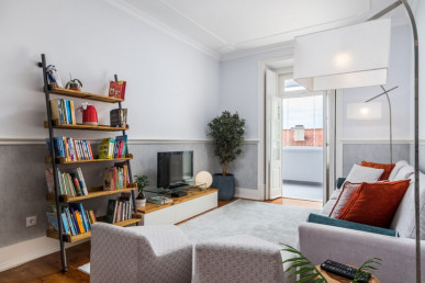 4 bedroom Fully Renovated and Furnished in Bairro dos Actores, Property for sale in EVW-02RPGL