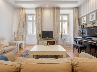 3 Bedroom apartment near to Praça do Comércio, Property for sale in Lisbon, Lisbon, EVW-02RIX5