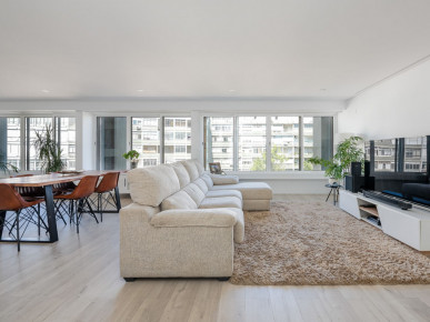 Bright & sunny 4+1 room apartment at Benfica, Property for sale in Benfica, Lisbon, EVW-02MFX4