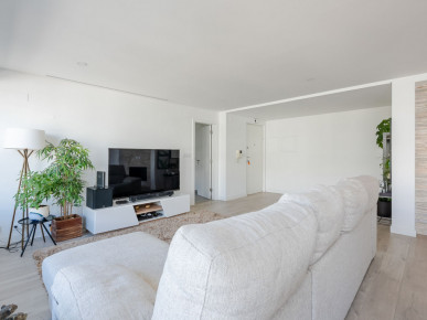 Bright & sunny 4+1 room apartment at Benfica, Property for sale in Benfica, Lisbon, EVW-02MFX4