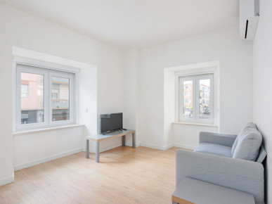 4-bedroom apartment (former 3-bedroom) close by Mercado S.Domingos de Benfica, Property for sale in São Domingos de Benfica, Lisbon, EVW-02NMRS