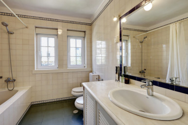 3 + 1 bedroom duplex flat with sea view, in Estoril, Property for sale in Cascais e Estoril, Cascais, DL32215