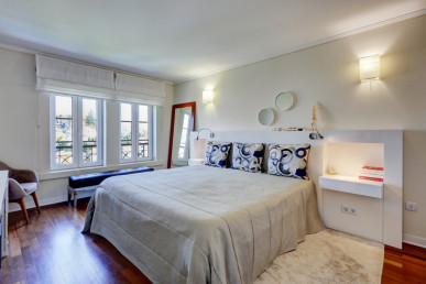 3 + 1 bedroom duplex flat with sea view, in Estoril, Property for sale in Cascais e Estoril, Cascais, DL32215