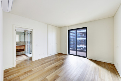 4 bedroom flat in gated community with swimming pool, gym, in Miraflores, Lisbon, Property for sale in DL35440