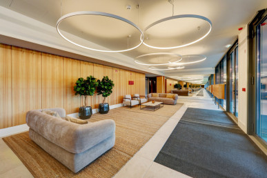 4 bedroom flat in gated community with swimming pool, gym, in Miraflores, Lisbon, Property for sale in DL35440