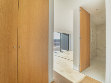 4 bedroom flat on the top floor, next to the beach, in Matosinhos Sul, Property for sale in Matosinhos e Leça da Palmeira, Matosinhos, DL36114