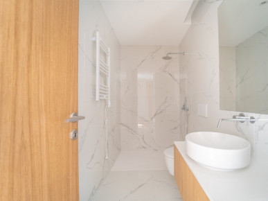 4 bedroom flat on the top floor, next to the beach, in Matosinhos Sul, Property for sale in Matosinhos e Leça da Palmeira, Matosinhos, DL36114