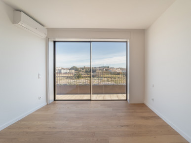 4 bedroom flat on the top floor, next to the beach, in Matosinhos Sul, Property for sale in Matosinhos e Leça da Palmeira, Matosinhos, DL36114