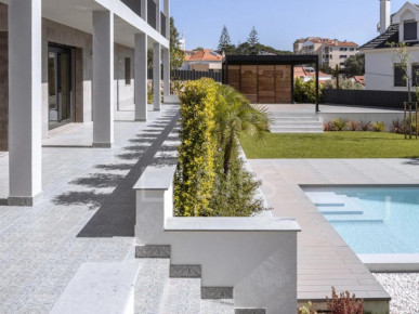 3 bedroom flat in an exclusive condominium with swimming pool in Monte Estoril, Property for sale in Cascais e Estoril, Cascais, DL36308
