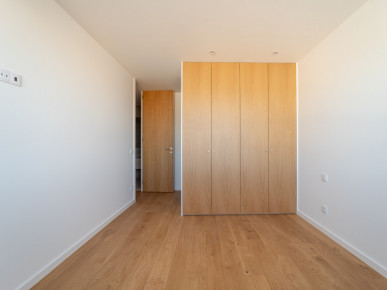 2 bedroom flat by the beach in Matosinhos Sul, Property for sale in Matosinhos e Leça da Palmeira, Matosinhos, DL36120