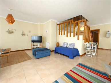 Apartment 400 meters from the beach, with excellent sun exposure, Property for sale in Peniche, Peniche, BL1334