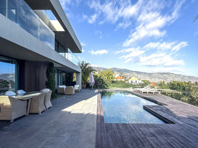 Modern Luxury Villa with Pool and Panoramic Terrace in São Martinho, Property for sale in Funchal, Madeira, PP176256