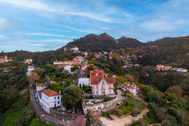 Building with project approval for 4-star hotel in Sintra, Property for sale in S. Maria, S. Miguel, S. Martinho e S. Pedro de Penaferrim, Sintra, DL36652