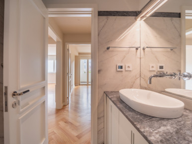 1 bedroom flat with balcony, in Rua de Sá de Bandeira, Property for sale in Cedofeita, Santo Ildefonso, Sé, Miragaia, São Nicolau e Vitória, Porto, DL35766