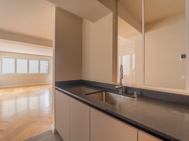 1 bedroom flat with balcony, in Rua de Sá de Bandeira, Property for sale in Cedofeita, Santo Ildefonso, Sé, Miragaia, São Nicolau e Vitória, Porto, DL35766