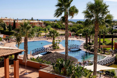 Luxury 1-Bedroom Suite With Sea And Pool Views - 5 Star Resort In Carvoeiro, Property for sale in Lagoa e Carvoeiro, Lagoa, PP176293