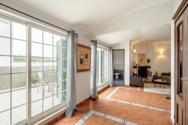 3 bedroom flat in Caxias with garage and terrace, Property for sale in Oeiras e S. Julião da Barra, Paço de Arcos e Caxias, Oeiras, DL36974