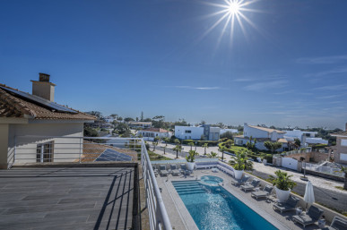 6+1 bedroom villa in Soltróia, next to the beach, with swimming pool, Property for sale in DL36879