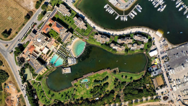 Exceptional Luxurious 2-Bed Apartment Overlooking Vilamoura Marina - 200m From The Beach, Property for sale in Vilamoura, Albufeira, PP175170