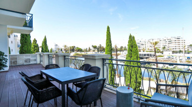 Exceptional Luxurious 2-Bed Apartment Overlooking Vilamoura Marina - 200m From The Beach, Property for sale in Vilamoura, Albufeira, PP175170